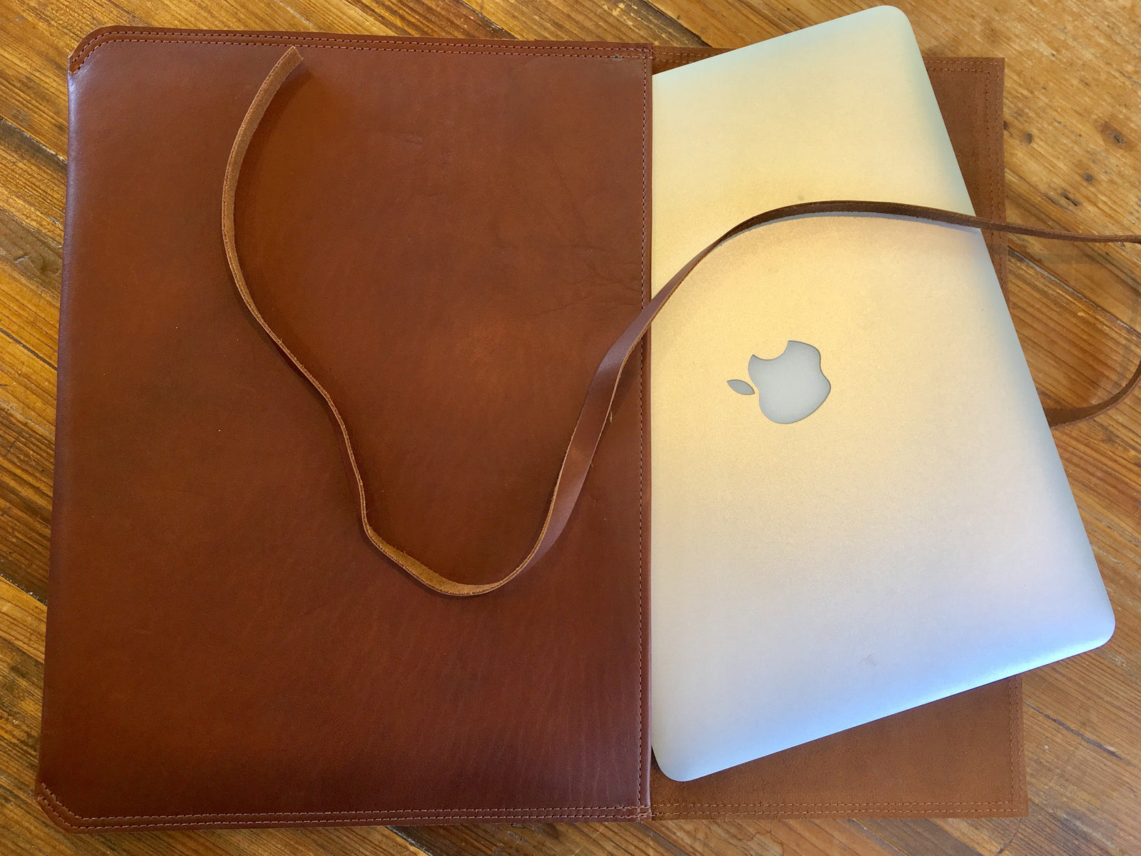 Handmade leather laptop sleeve online