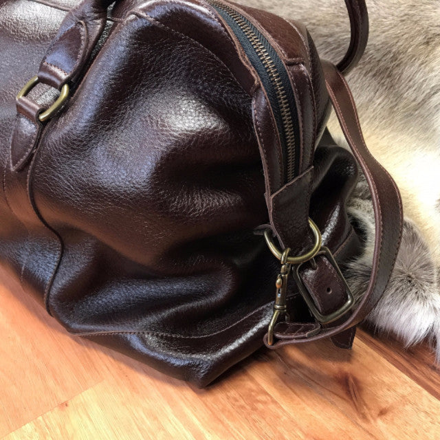 Leather Weekend Bag - Swagger & Hide | Our leather luggage accessories and leather travel bags make the perfect gift for him!  All of our products are handcrafted and personalised.